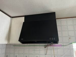 愛媛キッチン取付け隊　プロペラファンフード取替　施工前